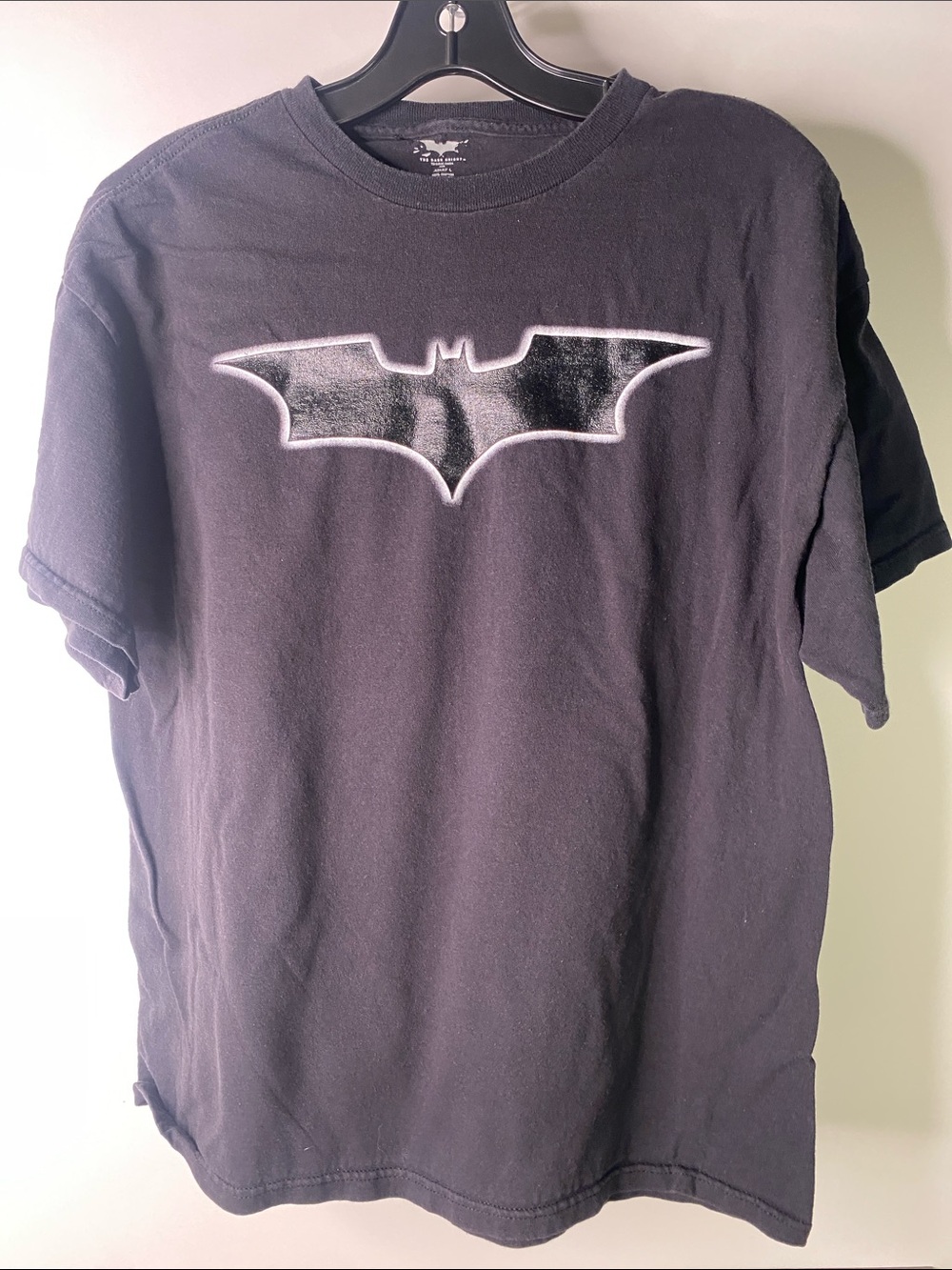 Batman Black Short Sleeve Tee with White-Edged Bat Emblem Men’s Size Large- 1565